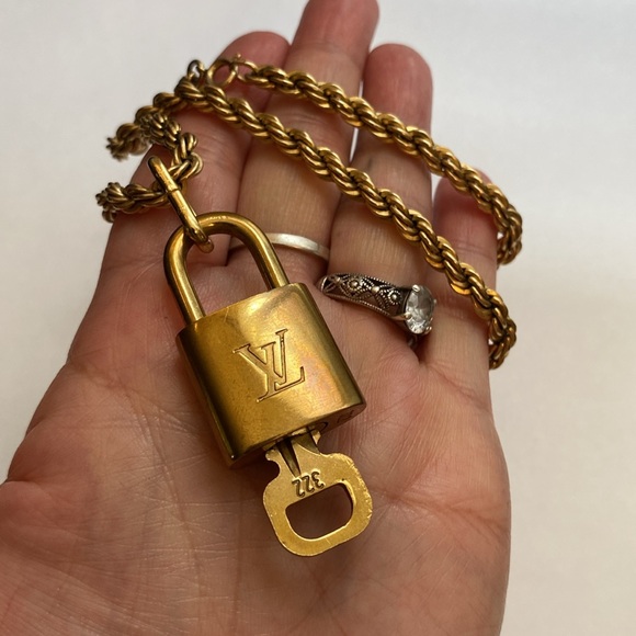 14K GF + LOUIS VUITTON lock & key necklaceš serial #322 - Picture 12 of 17